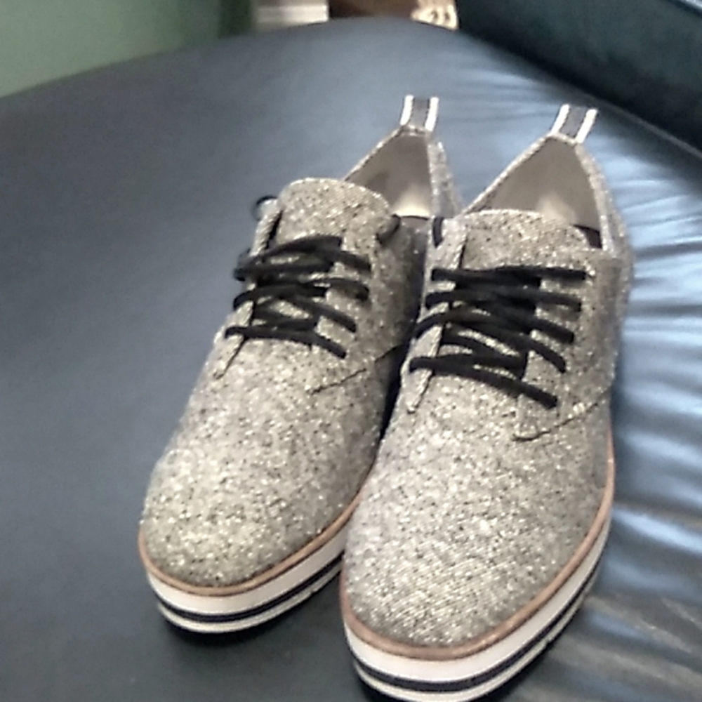 🌻ELLEN DEGENERES "LOVE" LOAFER STYLE SHOES..VERY GOOD USED SHAPE. NICE STYLE!